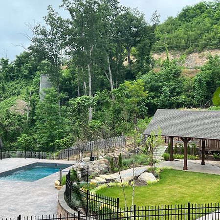 Fox Den, 2 Bedrooms, Sleeps 4, Whirlpool Tub, Deck, Yard, Hot Tub Gatlinburg Buitenkant foto
