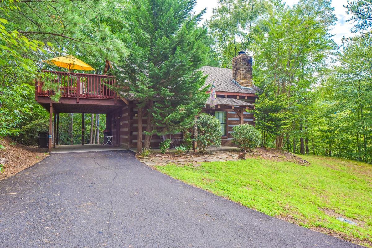 Fox Den, 2 Bedrooms, Sleeps 4, Whirlpool Tub, Deck, Yard, Hot Tub Gatlinburg Buitenkant foto
