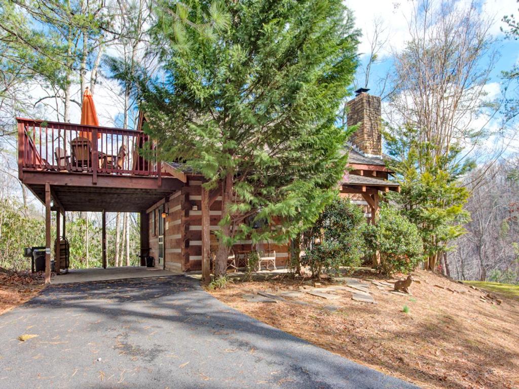 Fox Den, 2 Bedrooms, Sleeps 4, Whirlpool Tub, Deck, Yard, Hot Tub Gatlinburg Buitenkant foto
