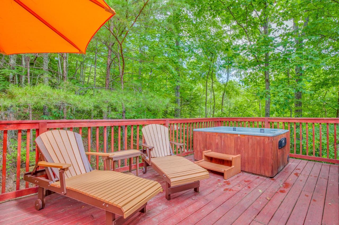 Fox Den, 2 Bedrooms, Sleeps 4, Whirlpool Tub, Deck, Yard, Hot Tub Gatlinburg Buitenkant foto