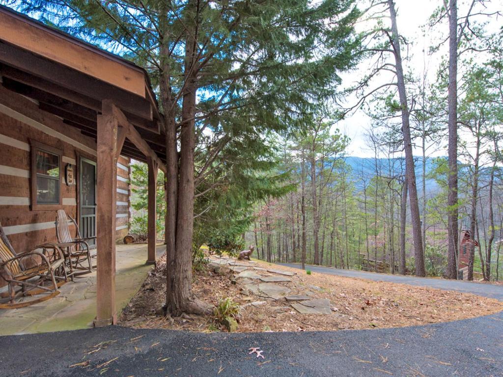 Fox Den, 2 Bedrooms, Sleeps 4, Whirlpool Tub, Deck, Yard, Hot Tub Gatlinburg Buitenkant foto