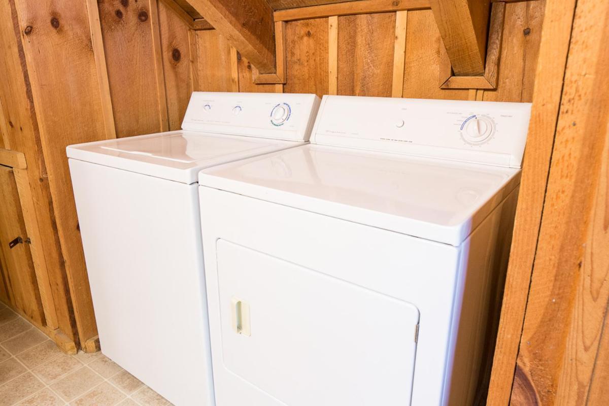 Fox Den, 2 Bedrooms, Sleeps 4, Whirlpool Tub, Deck, Yard, Hot Tub Gatlinburg Buitenkant foto