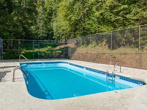 Fox Den, 2 Bedrooms, Sleeps 4, Whirlpool Tub, Deck, Yard, Hot Tub Gatlinburg Buitenkant foto